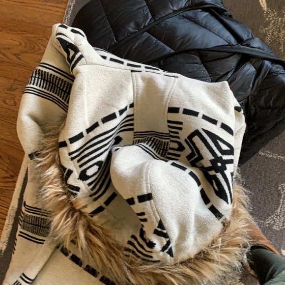 Aztek winter jacket with fur hood! BB Dakota - Picture 3 of 4